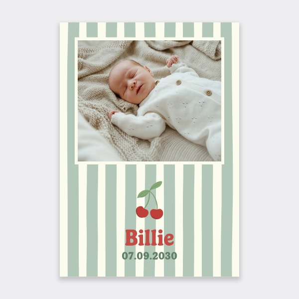 faire part de naissance avec une photo et un dessin de cerise sur fond rayé